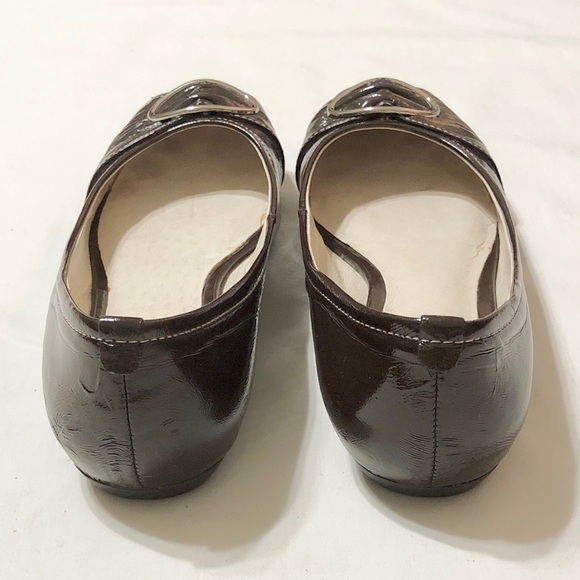 Kenneth Cole Reaction Brown Faux Patent Leather Flats w/Buckle on Toe - 9.5 - Picture 7 of 17